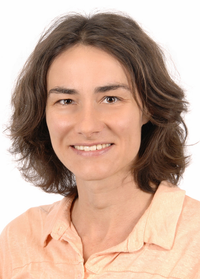 Dr. Sidonia Ria Bauer